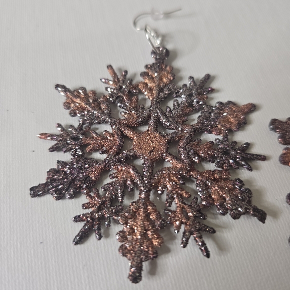 HANDCRAFTED Snowflake Pierced Earrings HANDPAINTED Holiday Jewelry Accessories - Picture 10 of 17